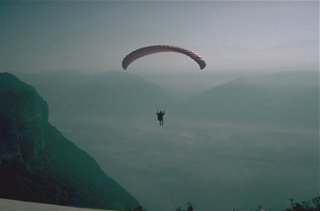 Paragliding student makes early morning flight